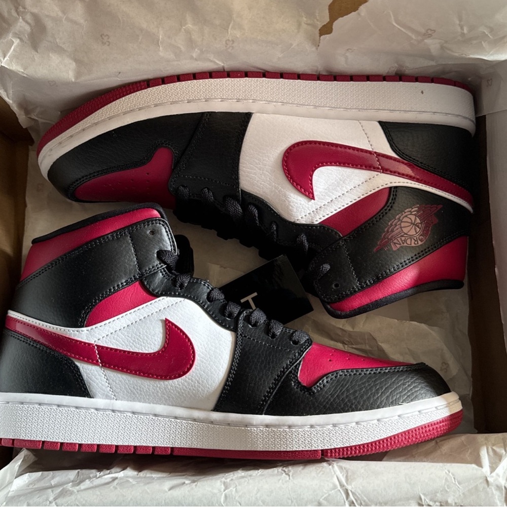 Air Jordan 1 Noble Red sneakers sz 9